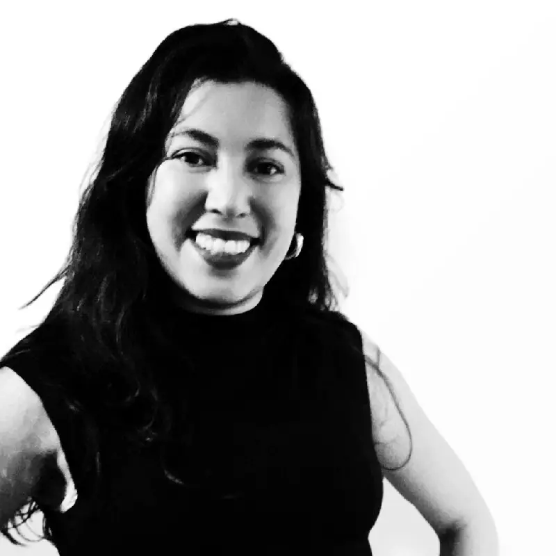 Lorena Gomez, Nuestro Equipo